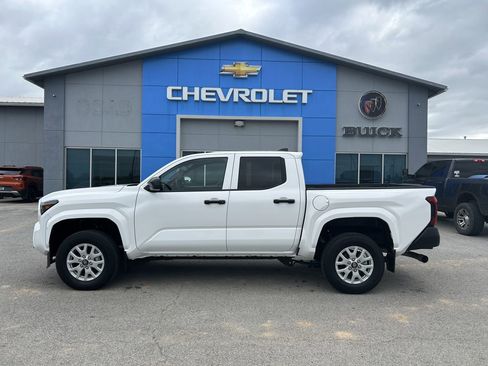 Used 2024 Toyota Tacoma SR image 3