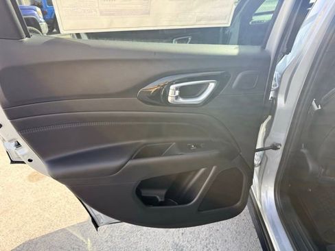 New 2026 Jeep Compass Latitude w/ Sun and Sound Group image 17