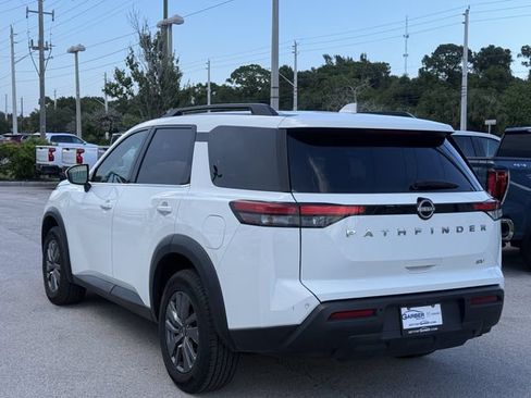 Used 2024 Nissan Pathfinder SV FWD image 2