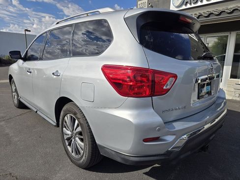 Used 2019 Nissan Pathfinder SV image 3