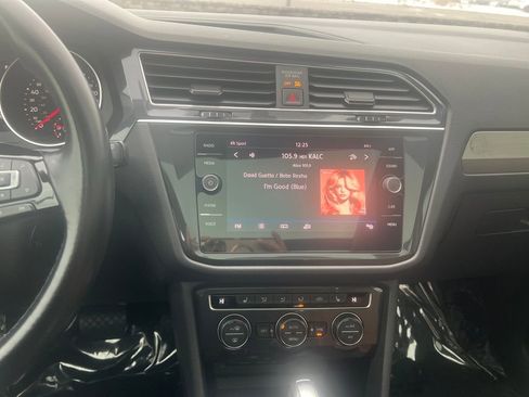 Certified 2019 Volkswagen Tiguan SE w/ Panoramic Sunroof Package image 20