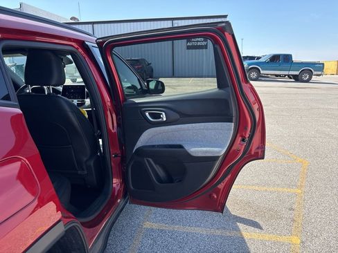 Used 2025 Jeep Compass Latitude image 15