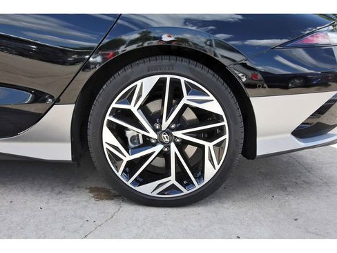 Used 2024 Hyundai Ioniq 6 Limited image 33