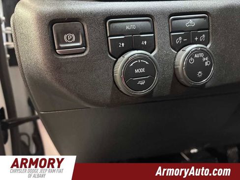 Used 2025 Chevrolet Silverado 1500 LT image 10