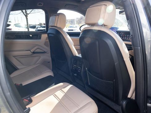 Used 2024 Porsche Cayenne Coupe image 59