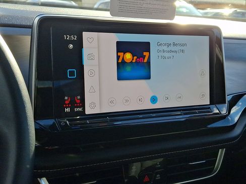 Certified 2025 Volkswagen Atlas Cross Sport SE image 15