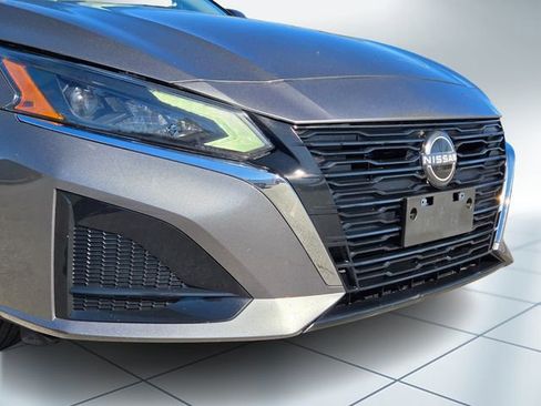 Used 2024 Nissan Altima 2.5 S image 2
