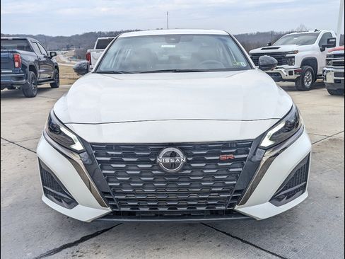 Used 2024 Nissan Altima 2.0 SR image 11