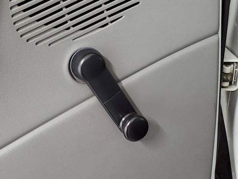 Used 2006 Ford E-150 and Econoline 150 image 24