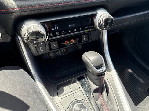 Used 2025 Toyota RAV4 SE w/ Weather & Moonroof Package AWD/4WD image 22
