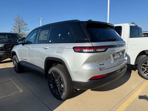 New 2025 Jeep Grand Cherokee Limited image 12