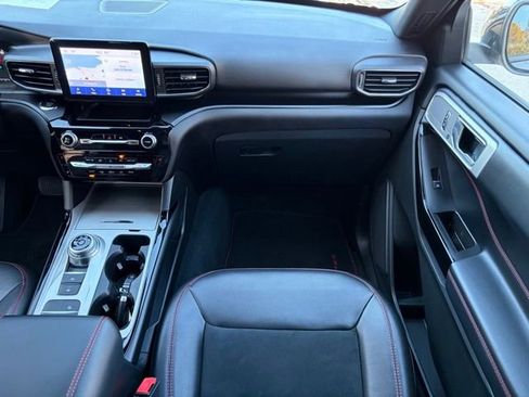 Certified 2022 Ford Explorer ST-Line w/ Class IV Trailer Tow Package image 12