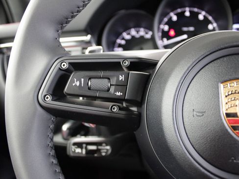 New 2026 Porsche Macan image 27