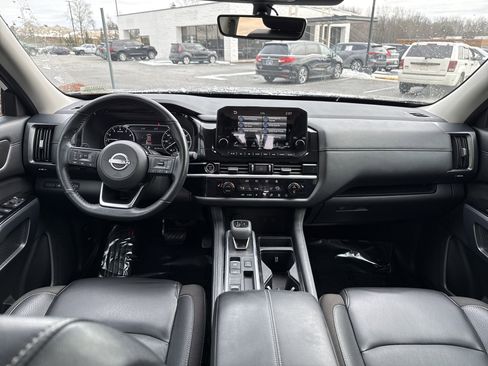 Used 2024 Nissan Pathfinder SL image 28