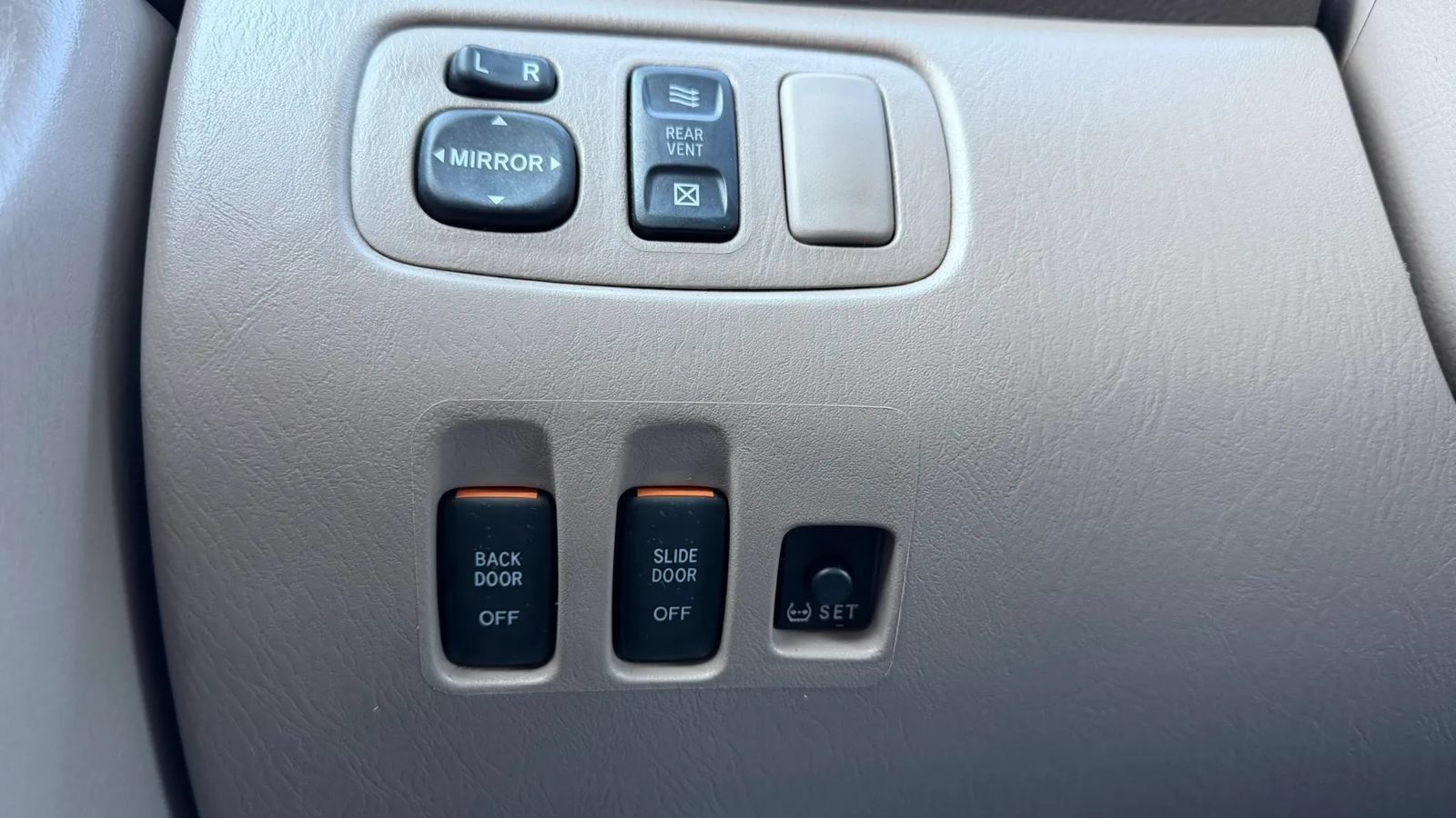 Used 2008 Toyota Sienna XLE w/ Towing Prep Pkg FWD image 21