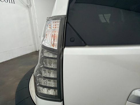 Used 2023 Lexus GX 460 Premium w/ Accessory Package AWD/4WD image 12