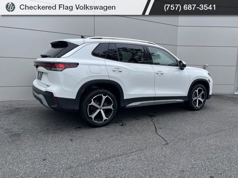 New 2025 Volkswagen Tiguan SE image 24