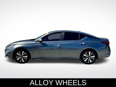 Used 2022 Nissan Altima 2.5 SV image 3