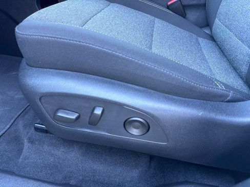 Used 2025 GMC Acadia Elevation image 17