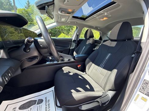 Used 2025 Hyundai Elantra SEL FWD image 20