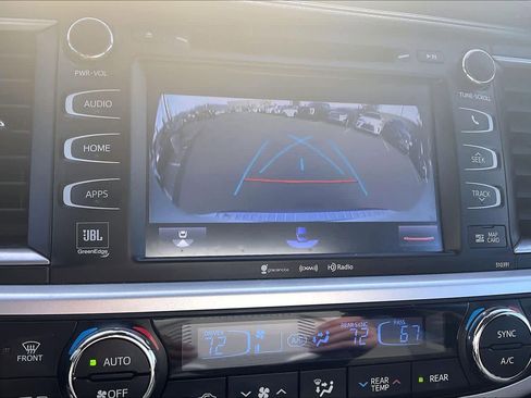 Used 2019 Toyota Highlander Limited Platinum image 24