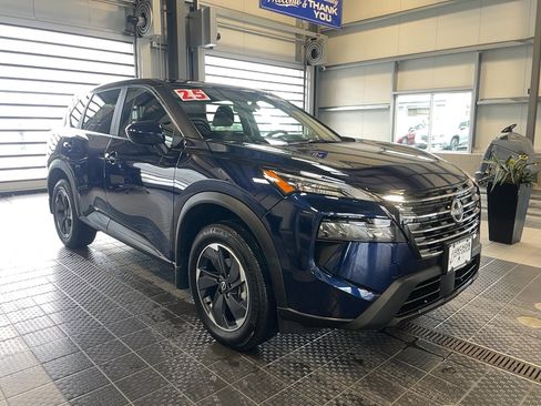 Certified 2025 Nissan Rogue SV image 1