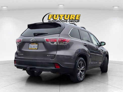 Used 2016 Toyota Highlander XLE image 4