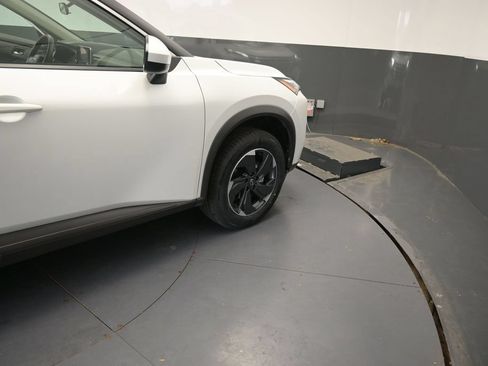 Used 2025 Nissan Rogue SV AWD/4WD image 23