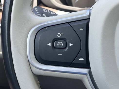 Used 2021 Volvo XC60 T5 Momentum w/ Premium Package FWD image 29