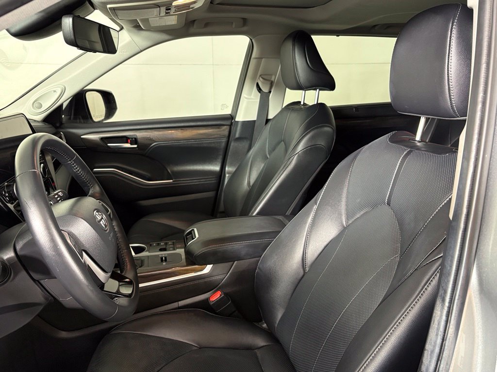 Used 2024 Toyota Highlander Limited AWD/4WD image 17