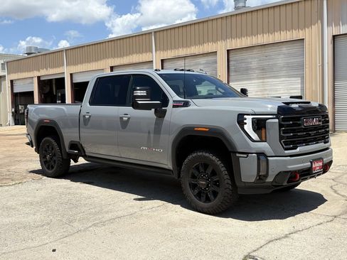 Used 2024 GMC Sierra 2500 AT4 w/ AT4 Premium Plus Package AWD/4WD image 3