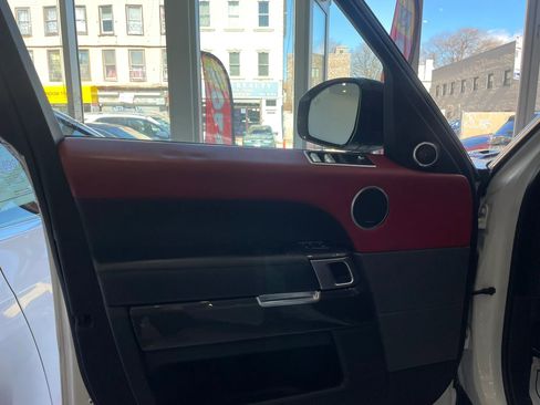 Used 2021 Land Rover Range Rover Sport HST image 9