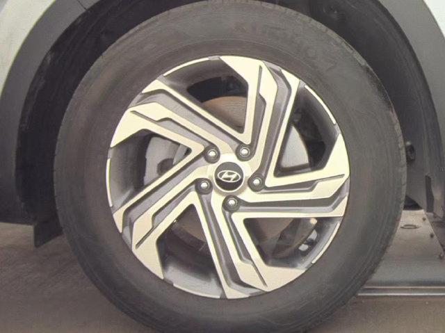 Used 2023 Hyundai Santa Fe SEL w/ Premium Package FWD image 4