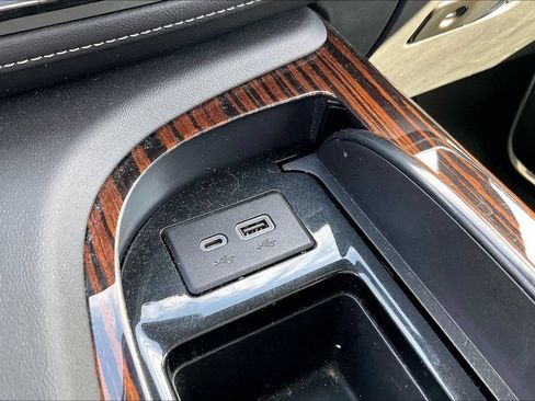 Used 2023 Cadillac Escalade Luxury AWD/4WD image 36