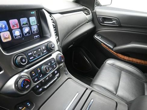 Used 2020 Chevrolet Suburban Premier AWD/4WD image 31