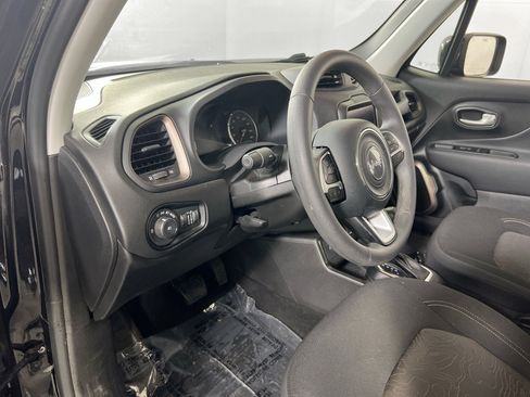 Used 2023 Jeep Renegade Latitude w/ Sun/Sound Group AWD/4WD image 9