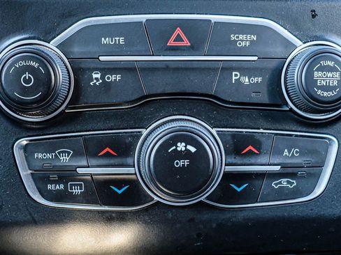 Used 2022 Dodge Charger SXT image 36