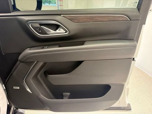 Used 2022 Chevrolet Tahoe Z71 w/ Luxury Package AWD/4WD image 15