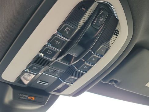 Certified 2026 Porsche Macan Turbo AWD/4WD image 37