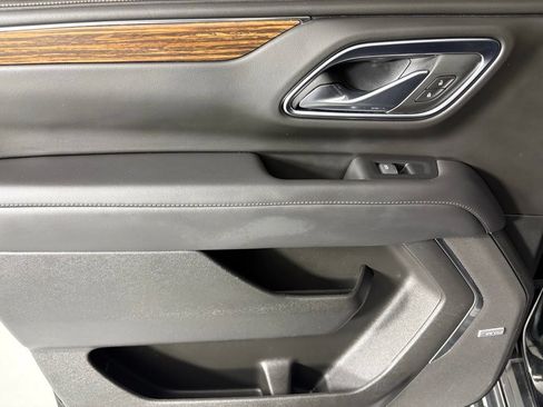 Used 2024 Chevrolet Suburban High Country AWD/4WD image 38