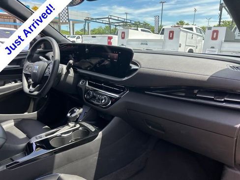 Used 2024 Buick Envista Sport Touring w/ Convenience II Package FWD image 30