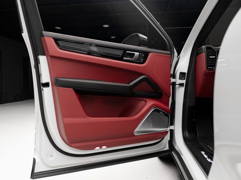 Used 2022 Porsche Cayenne Turbo GT AWD/4WD image 61