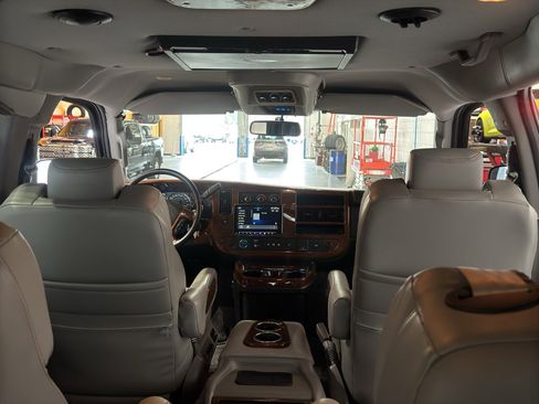 Used 2023 GMC Savana 2500 image 24