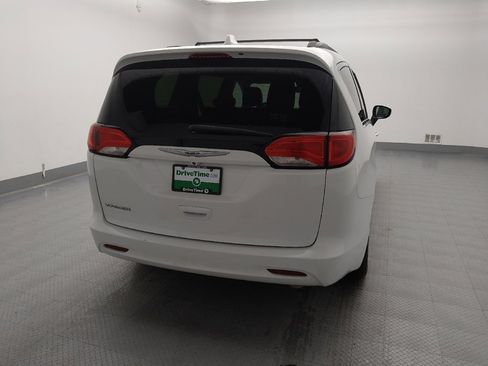 Used 2020 Chrysler Voyager Lxi image 7