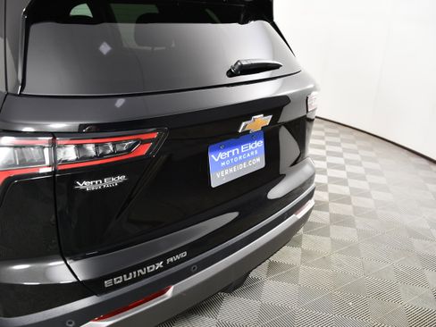 Used 2026 Chevrolet Equinox LT AWD/4WD image 15