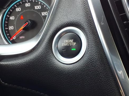 Used 2023 Chevrolet Traverse LT FWD image 25
