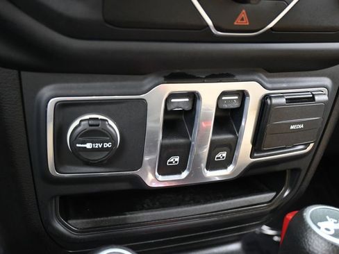 Used 2019 Jeep Wrangler Sport AWD/4WD image 23