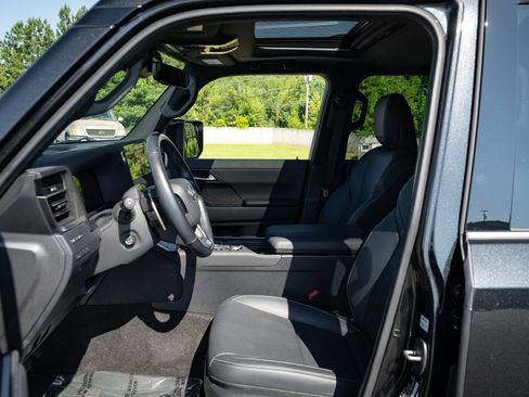 Used 2024 Lexus GX 550 w/ Accessory Package (2T) AWD/4WD image 23