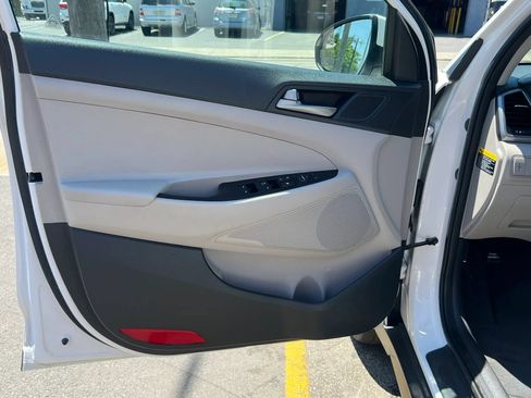 Used 2018 Hyundai Tucson SE AWD/4WD image 12