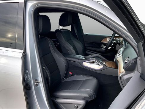 Used 2025 Mercedes-Benz GLS 450 4MATIC w/ AMG Line Exterior image 9